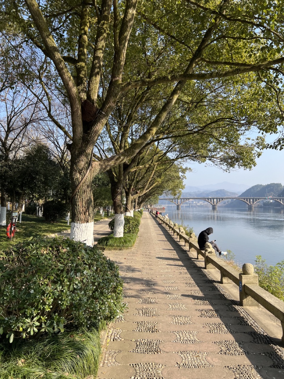 Sitting by Xin-An-Jiang river